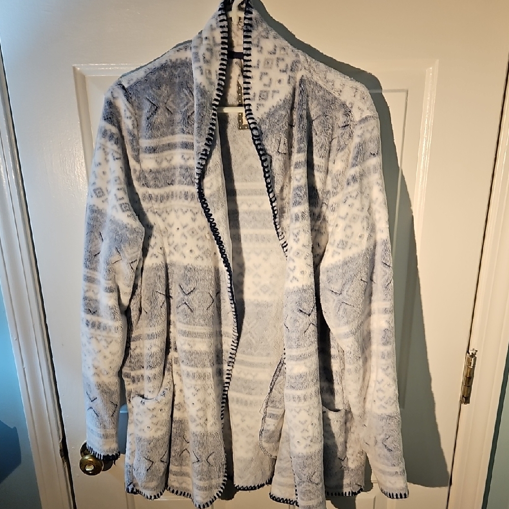 Elegant Patterned Open-Front Cardigan - White and Gray